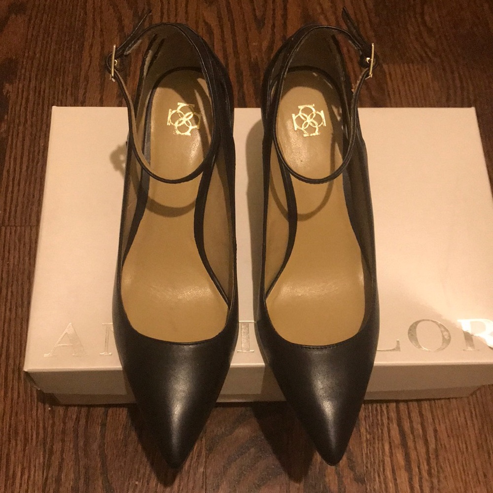 New In Box Ann Taylor Black Leather Heel